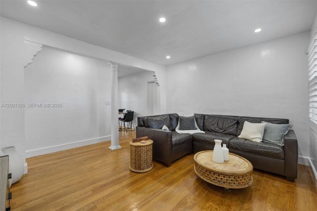 6382 SW 38th St, Miami, FL 33155