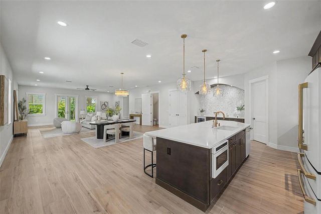 110 S ARRAWANA AVENUE 1, Tampa, FL 33609