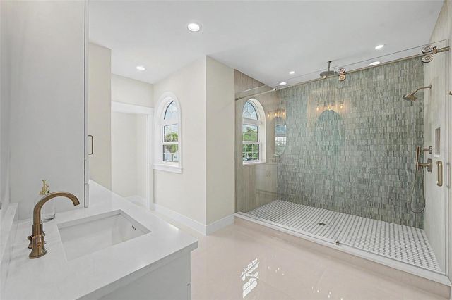 110 S ARRAWANA AVENUE 1, Tampa, FL 33609