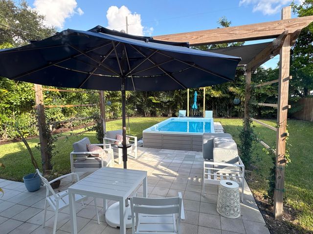 127 SW 10th Avenue, Boynton Beach, FL 33435