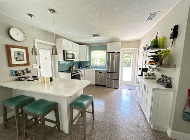 127 SW 10th Avenue, Boynton Beach, FL 33435