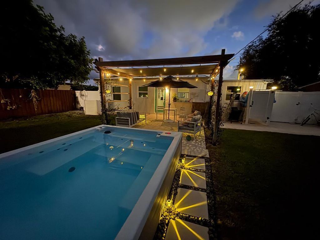 127 SW 10th Avenue, Boynton Beach, FL 33435