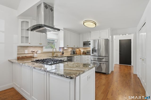 17 Melody Lane, East Hartford, CT 06118