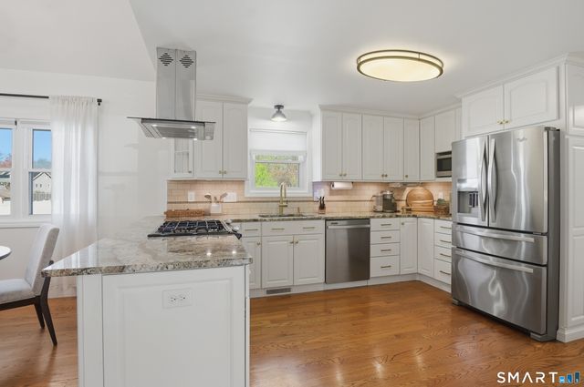 17 Melody Lane, East Hartford, CT 06118