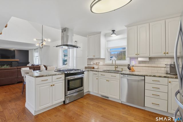 17 Melody Lane, East Hartford, CT 06118