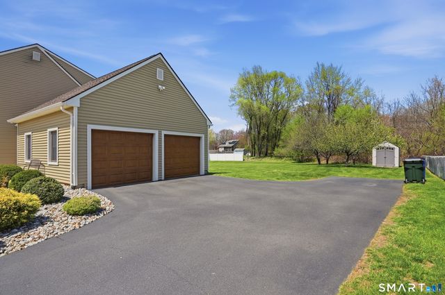 17 Melody Lane, East Hartford, CT 06118