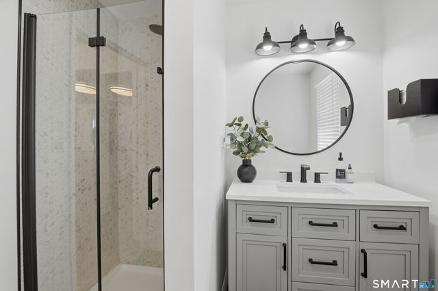 17 Melody Lane, East Hartford, CT 06118