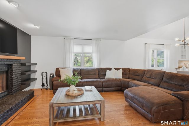 17 Melody Lane, East Hartford, CT 06118