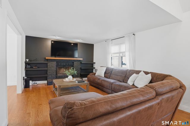 17 Melody Lane, East Hartford, CT 06118