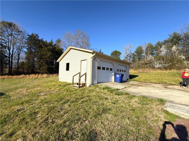 3065 Greenhouse Road, Winston-salem, NC 27127