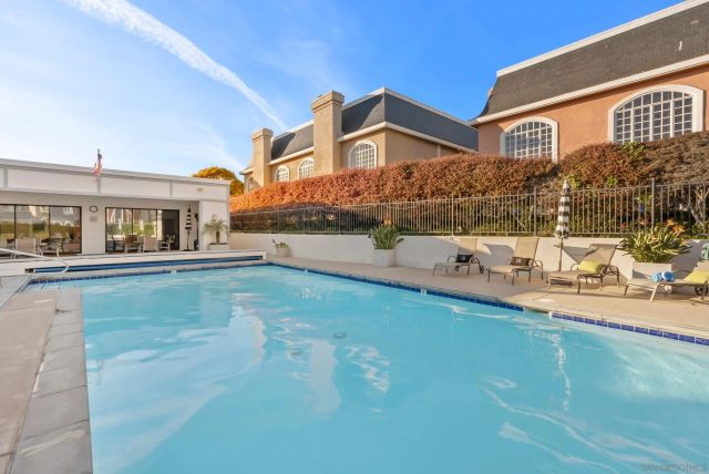 7437 Avenida De Palais, Carlsbad, CA 92009