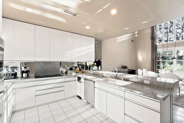 7437 Avenida De Palais, Carlsbad, CA 92009