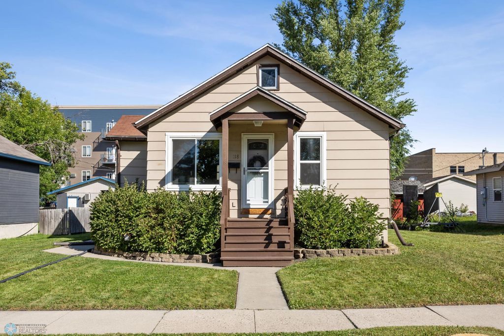 118 2nd Avenue W, West Fargo, ND 58078