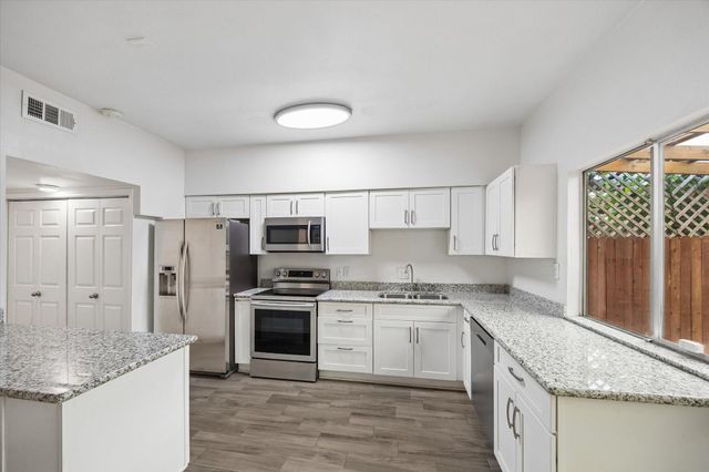 840 Threadneedle Street 207, Houston, TX 77079