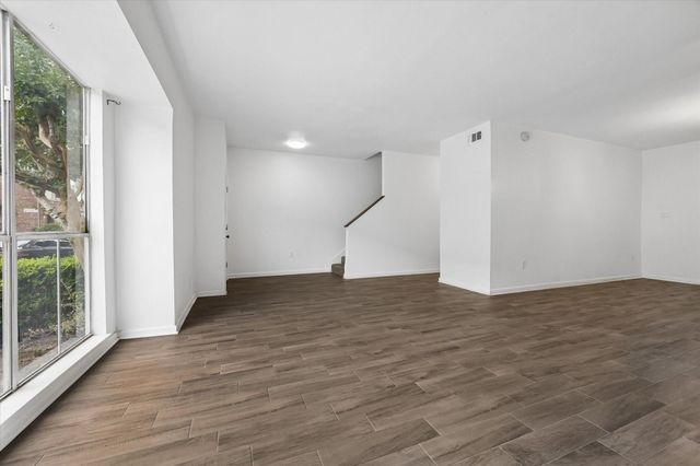840 Threadneedle Street 207, Houston, TX 77079