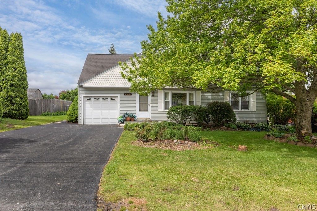 317 Vanida Drive, Camillus, NY 13031