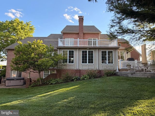 6 HIGHLAND DR, Palmyra, PA 17078