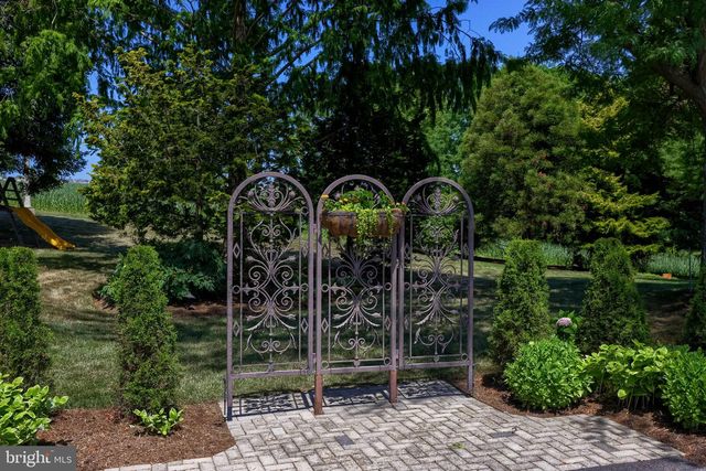 6 HIGHLAND DR, Palmyra, PA 17078