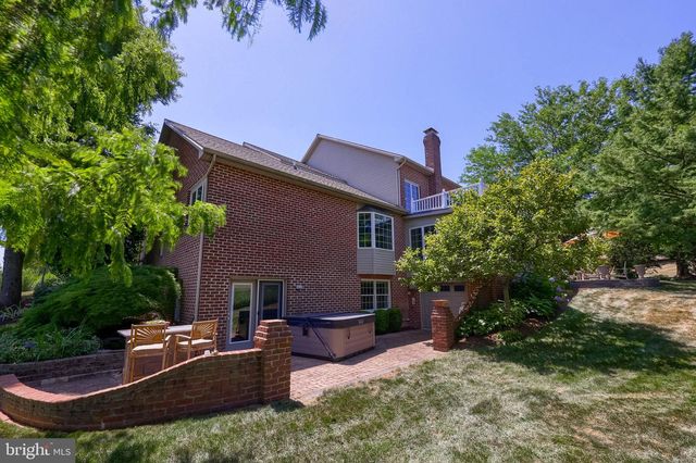 6 HIGHLAND DR, Palmyra, PA 17078