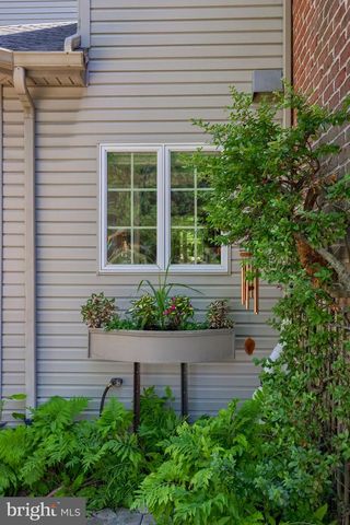 6 HIGHLAND DR, Palmyra, PA 17078