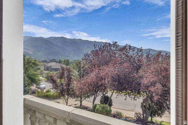 1911 E DEERE VALLEY DR, Layton, UT 84040