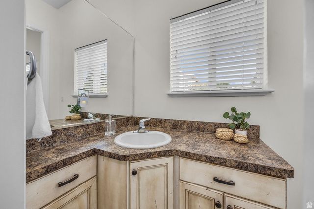 1911 E DEERE VALLEY DR, Layton, UT 84040