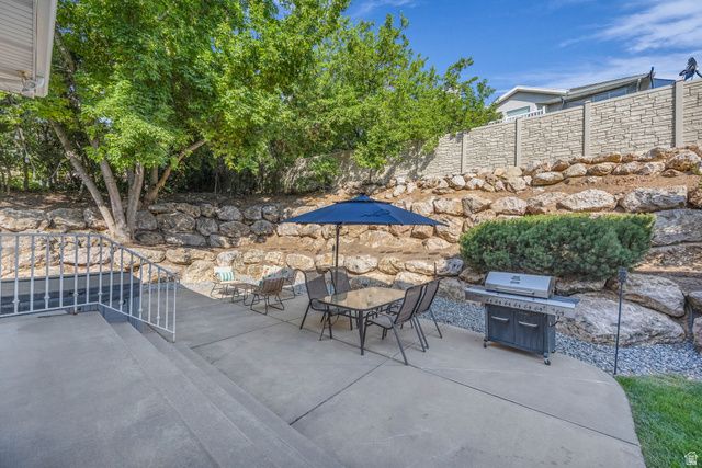 1911 E DEERE VALLEY DR, Layton, UT 84040