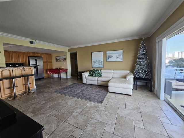 2900 NE 30th Street H3, Fort Lauderdale, FL 33306