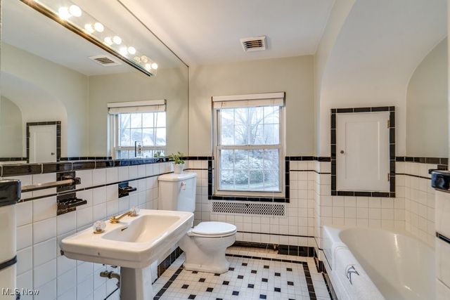 505 Ridgecrest Road, Akron, OH 44303