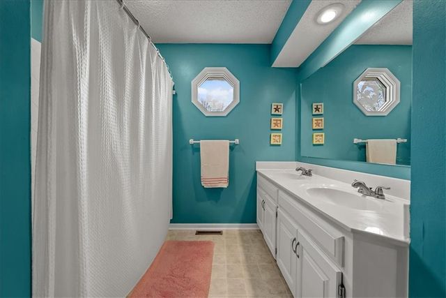 13216 W 55TH Terrace, Shawnee, KS 66216