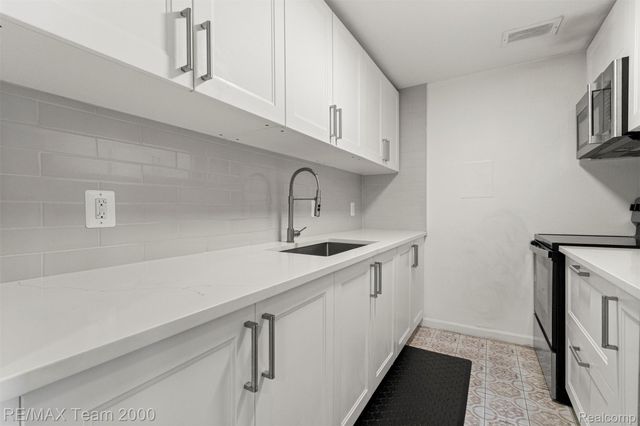 22700 GARRISON Street 1105, Dearborn, MI 48124