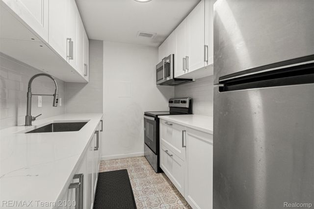 22700 GARRISON Street 1105, Dearborn, MI 48124