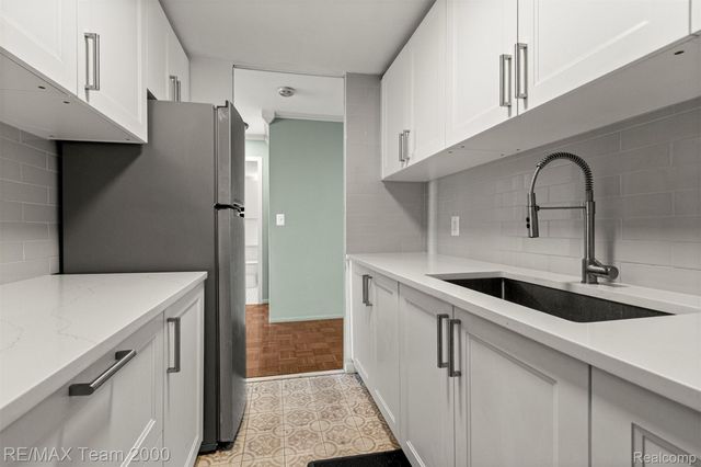 22700 GARRISON Street 1105, Dearborn, MI 48124