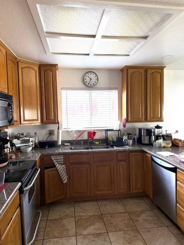5913 Crowder, Sacramento, CA 95842