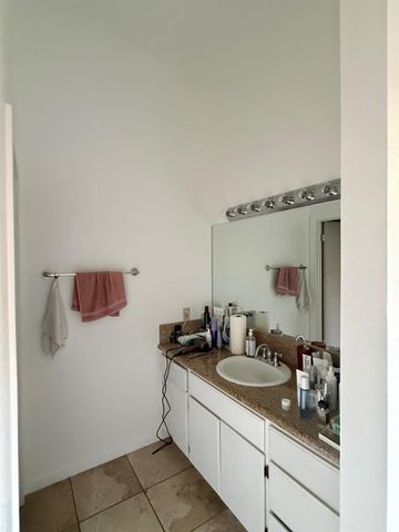 5913 Crowder, Sacramento, CA 95842