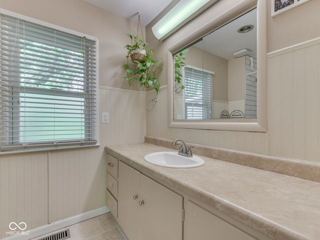 915 Southwood Drive, Indianapolis, IN 46227