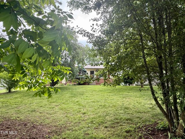 2931 Watauga Road, Johnson City, TN 37601