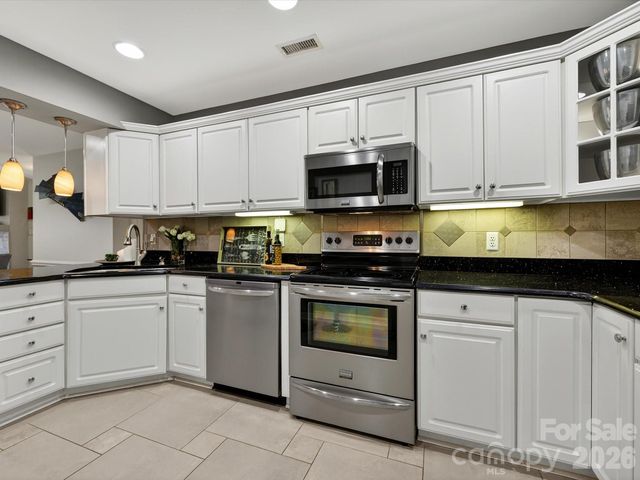 7444 Hurstbourne Green Drive, Charlotte, NC 28277