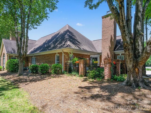 7444 Hurstbourne Green Drive, Charlotte, NC 28277