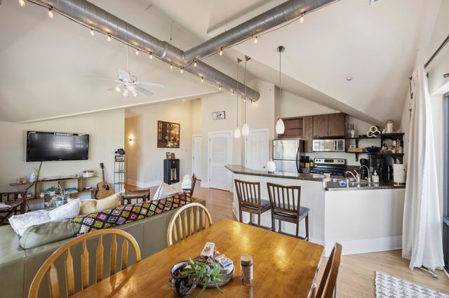 261 S Limestone Street 302, Lexington, KY 40508