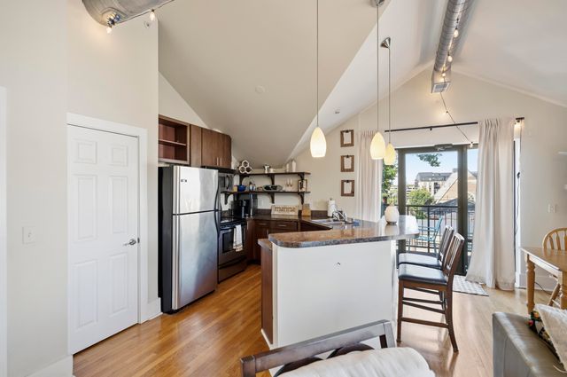 261 S Limestone Street 302, Lexington, KY 40508
