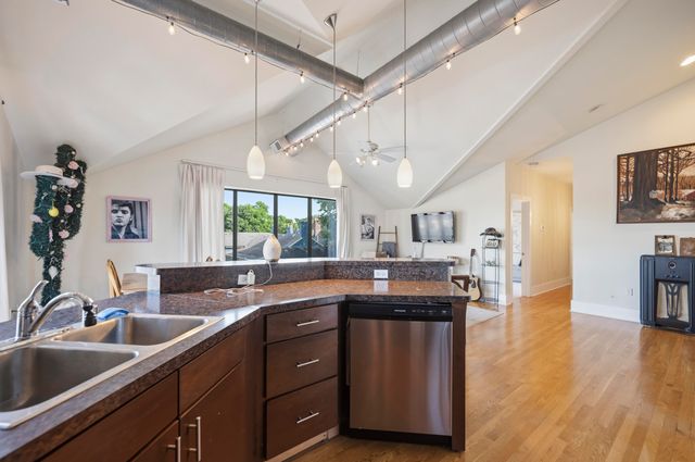 261 S Limestone Street 302, Lexington, KY 40508