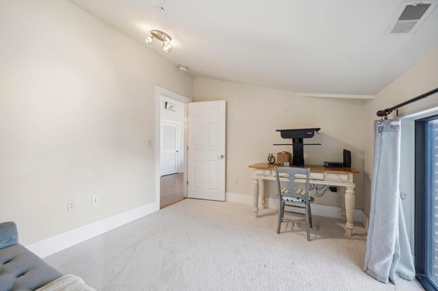 261 S Limestone Street 302, Lexington, KY 40508