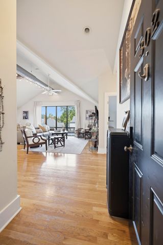 261 S Limestone Street 302, Lexington, KY 40508