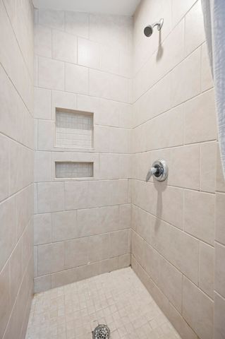 261 S Limestone Street 302, Lexington, KY 40508