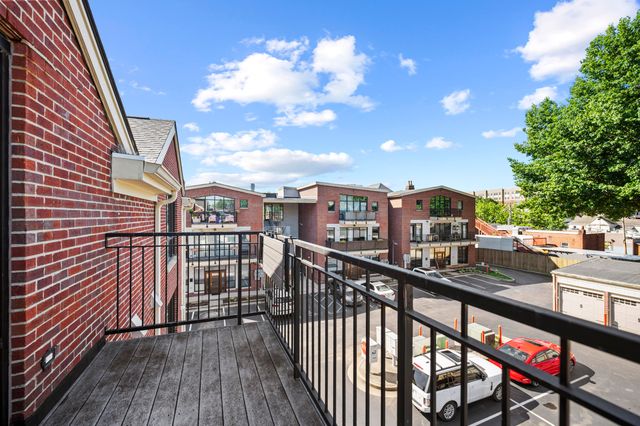 261 S Limestone Street 302, Lexington, KY 40508