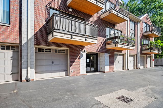 261 S Limestone Street 302, Lexington, KY 40508