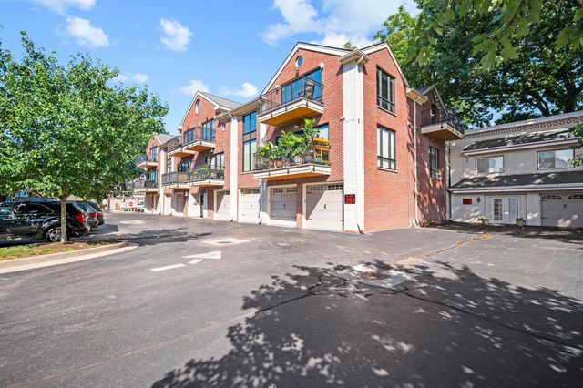 261 S Limestone Street 302, Lexington, KY 40508