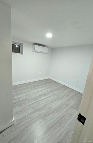 132 Roosevelt Avenue, Valley Stream, NY 11581