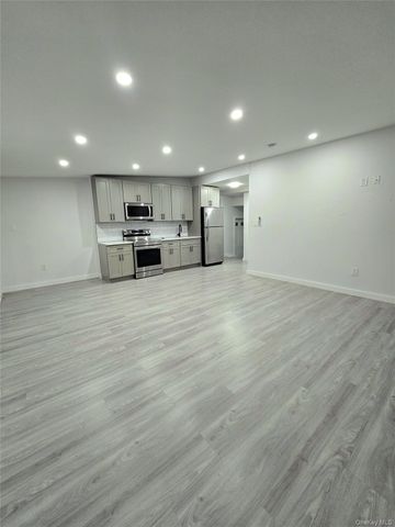 132 Roosevelt Avenue, Valley Stream, NY 11581